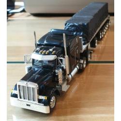 Peterbilt met 8 asser trailer inclusief lading.