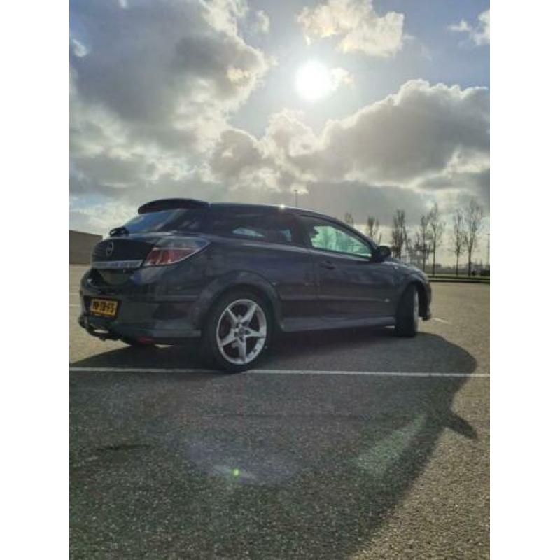 Opel Astra 1.9 Cdti GTC OPC uitvoeringe 120pk AUT 2006 Zwart
