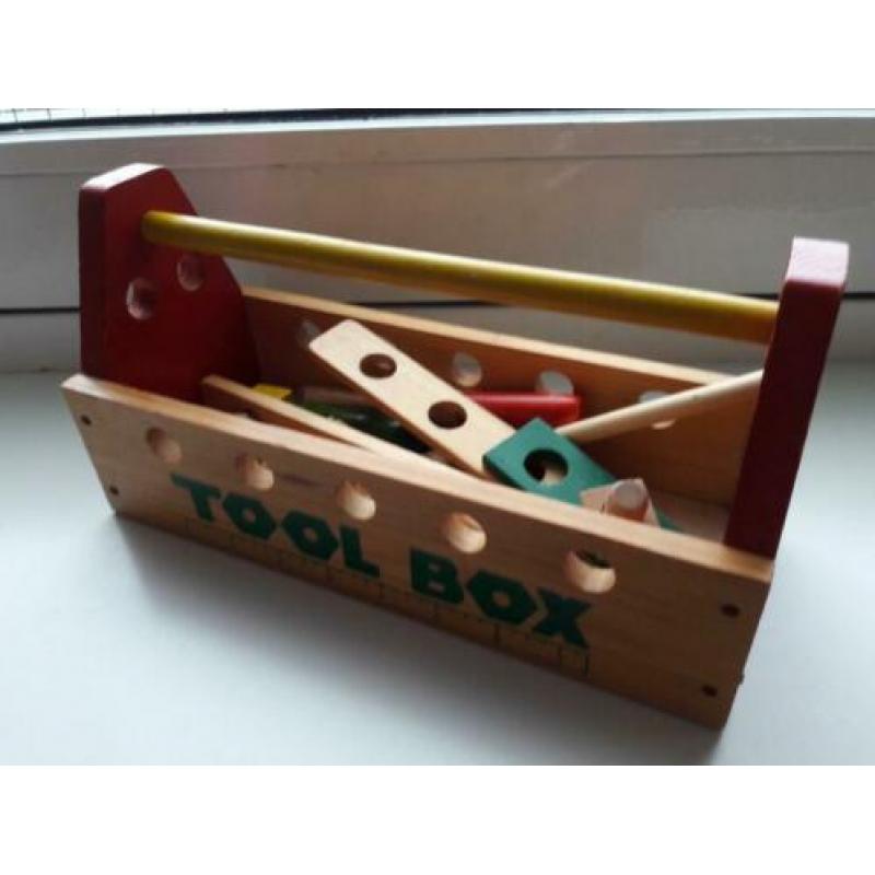 Houten kinder gereedschapskist met toebehoren.