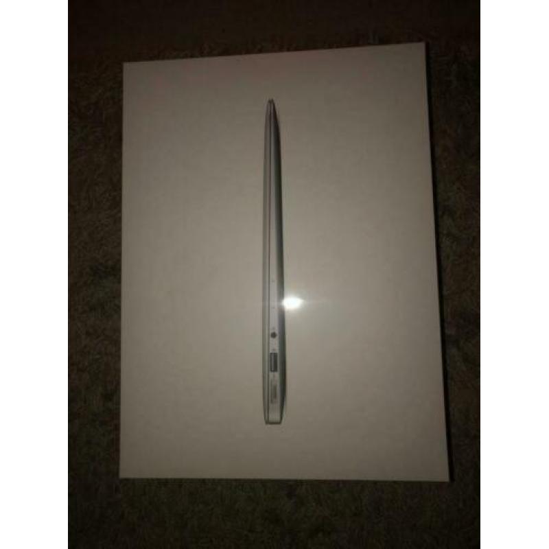 MacBook Air 13 Inch 2017 MQD32N/A (Geseald)