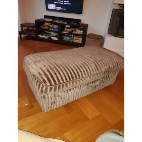 Hocker Ribstof rib kleur taupe met 2 bijpassende kussens