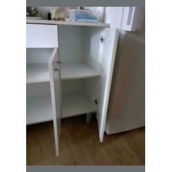 TE Koop Magnetron Meubel bestaat uit 2 delen
