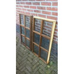 Houten raam met kozijn