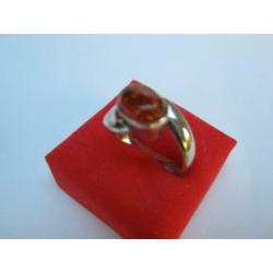 Mooie 9.25 zilvere barnsteen ring maat 17.