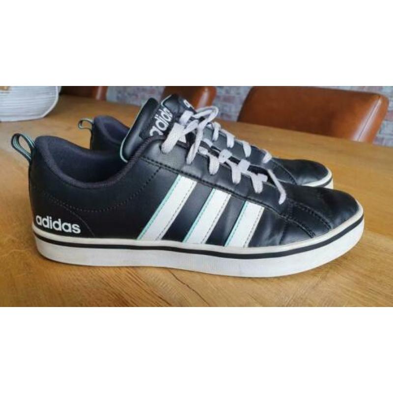 Adidas VS Pace sneakers