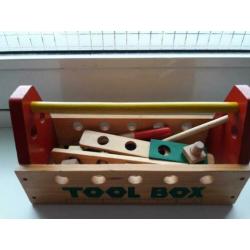 Houten kinder gereedschapskist met toebehoren.