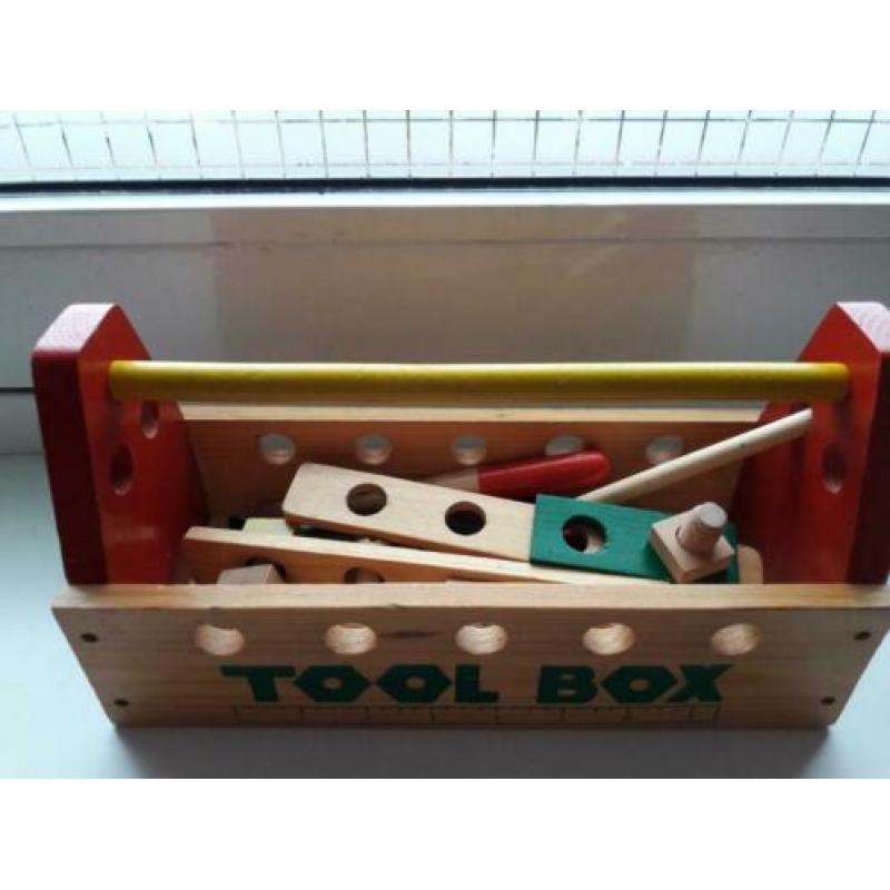 Houten kinder gereedschapskist met toebehoren.