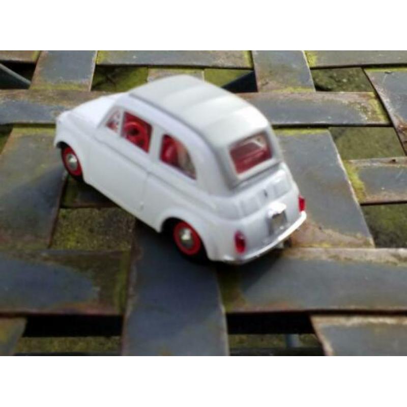 Fiat 500 1/43 VITESSE cremewit rood interieur