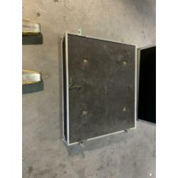 Flightcase 83cm x 95cm. 97cm. Hoog binnenmaten + Wielen TOP