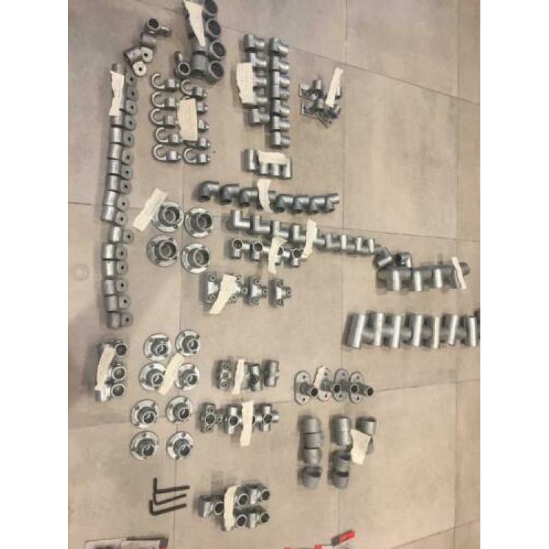 S148 stuks steigerbuis koppelingen / bevestiging stukken