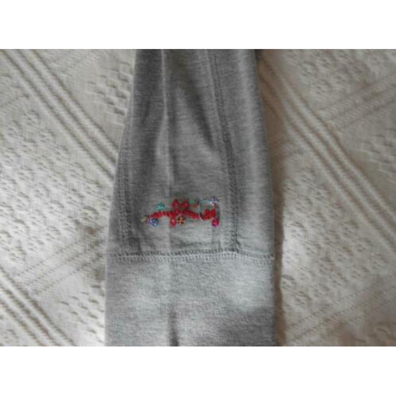 Mooie grijze legging maat 140 van MUY MALO (meer in maat 140