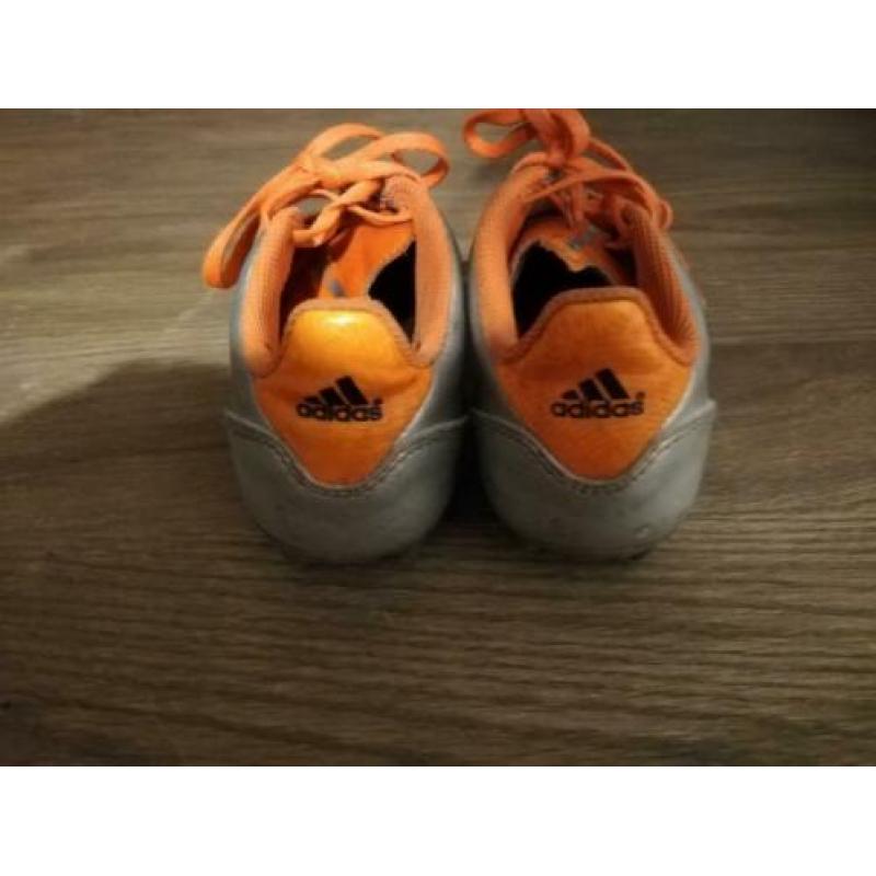 Kinder voetbalschoenen Adidas voetbal maat 28