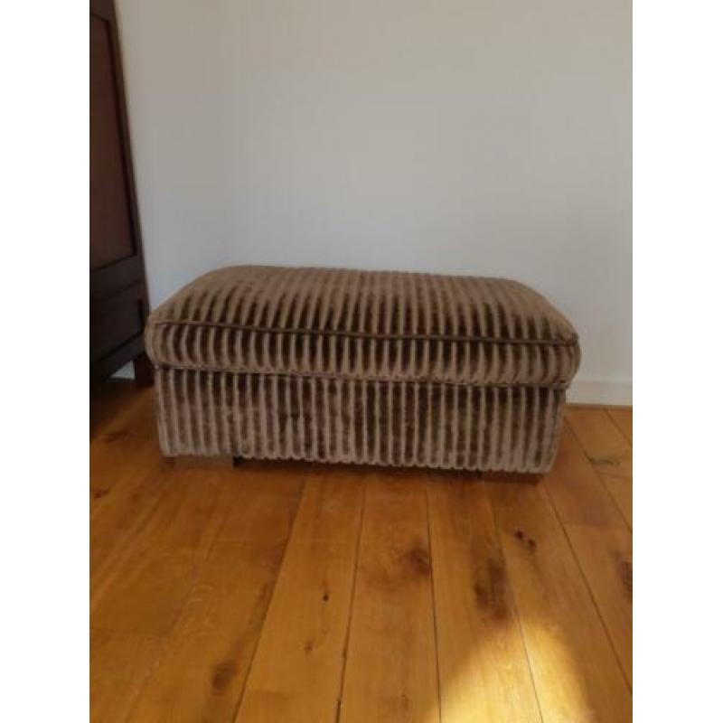 Hocker Ribstof rib kleur taupe met 2 bijpassende kussens