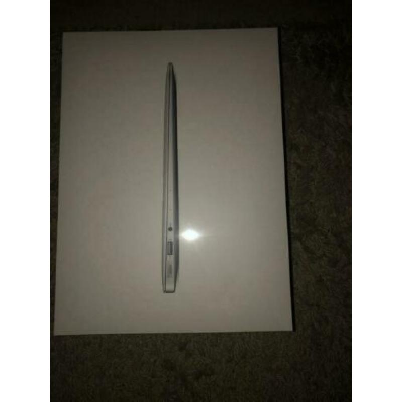 MacBook Air 13 Inch 2017 MQD32N/A (Geseald)