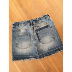 Jeans short en rokjes maat 128
