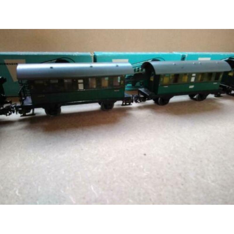 Märklin trein 7 wagons 4000 en loc 3095 ,