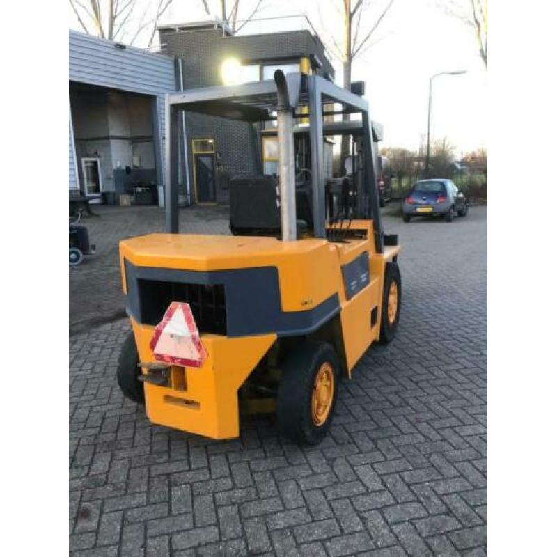 Caterpillar Caterpiller, 4 ton dieselheftruck, hefhoogte 4 m