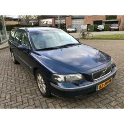 Volvo V70 2.4 D5 - LEDER - STOELVERW.- DISTRIBUTIE VERVANGEN