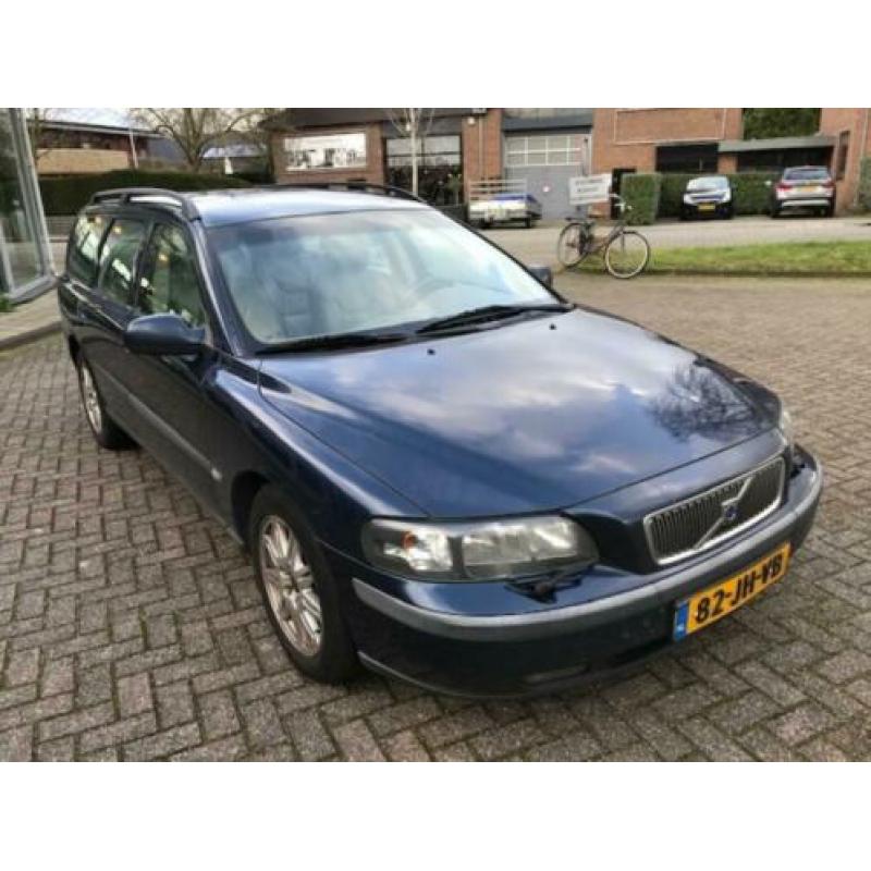Volvo V70 2.4 D5 - LEDER - STOELVERW.- DISTRIBUTIE VERVANGEN