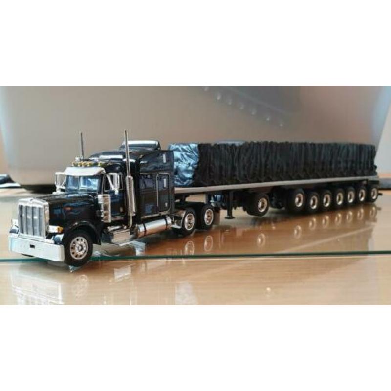 Peterbilt met 8 asser trailer inclusief lading.