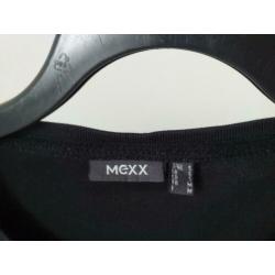 Leuke t'shirt zwart vn mooie stevige stof van MEXX mt 36/38