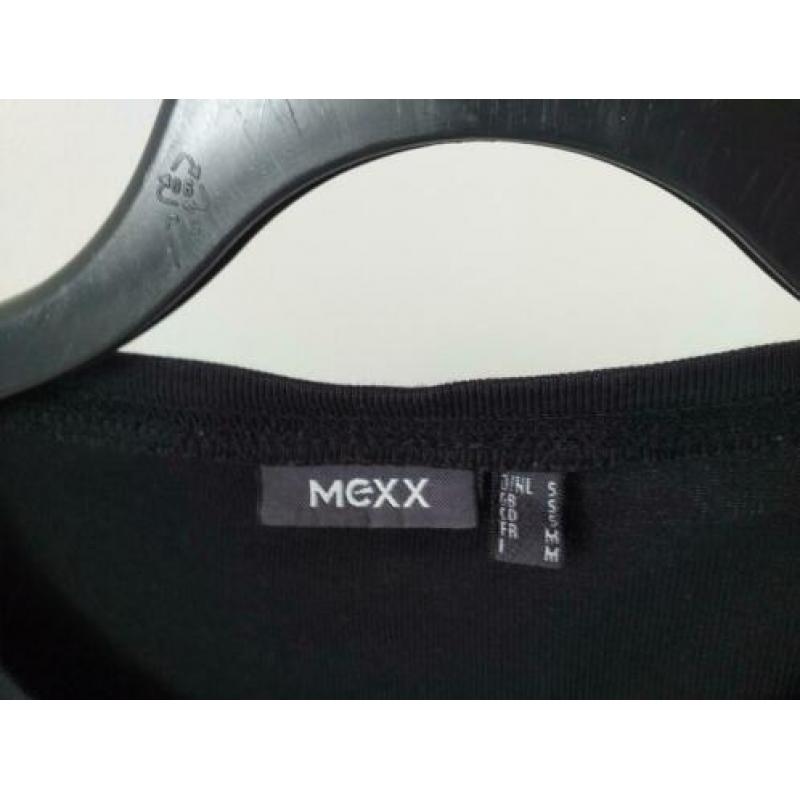 Leuke t'shirt zwart vn mooie stevige stof van MEXX mt 36/38