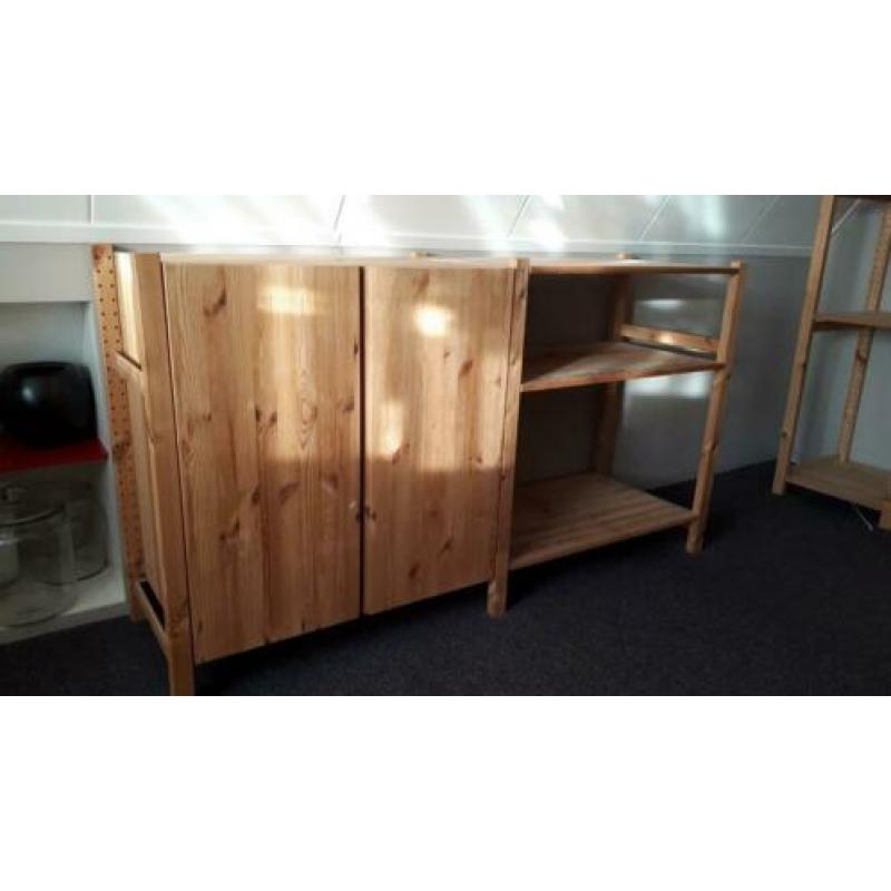 Ikea Ivar stellingkasten, werktafels en barkrukken,