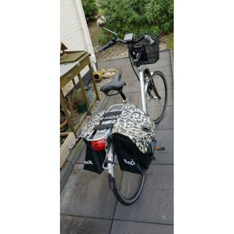 Vrij nieuwe electrische fiets