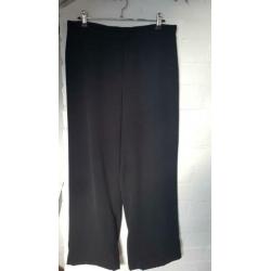 Mooie zwarte pantalon van michele maat 40