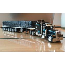 Peterbilt met 8 asser trailer inclusief lading.