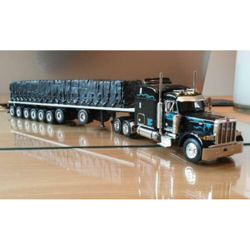 Peterbilt met 8 asser trailer inclusief lading.