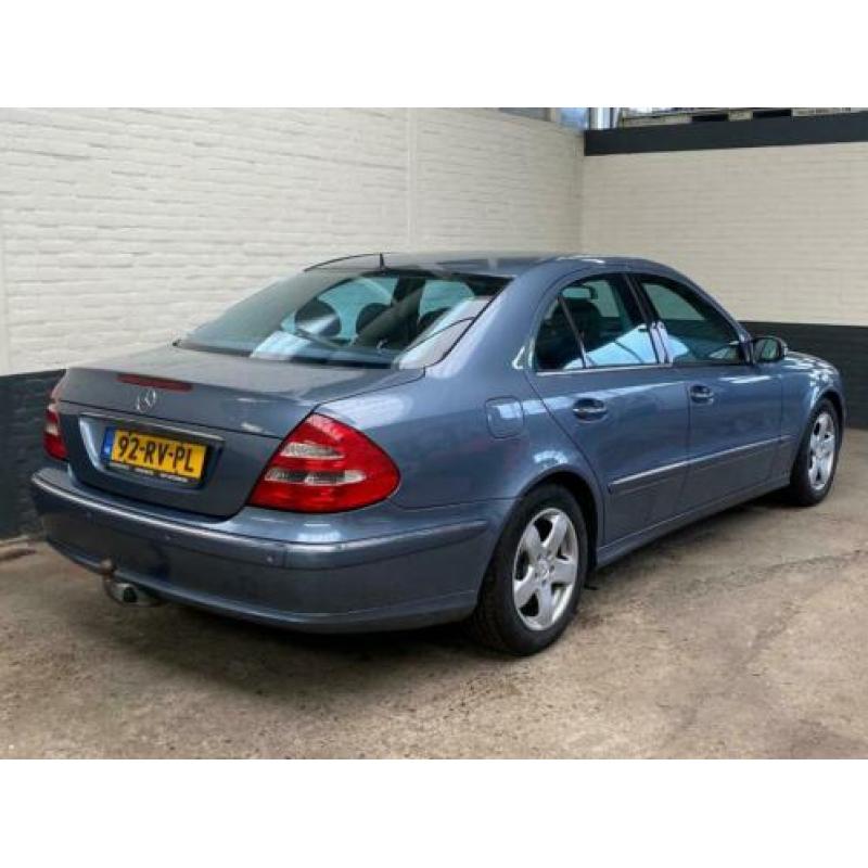 Mercedes E-Klasse 2.1 CDI E220 Sedan AUT 2003 Blauw