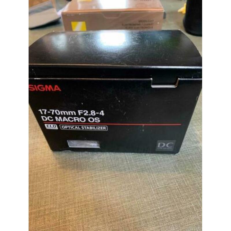 SIGMA 17-70MM F/2.8-4.0 DC MACRO OS HSM + HOYA UV filter