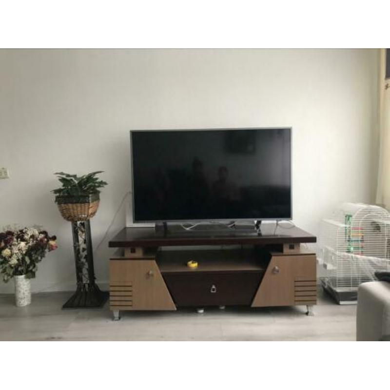 Eet tafel tv kast en salon tafel