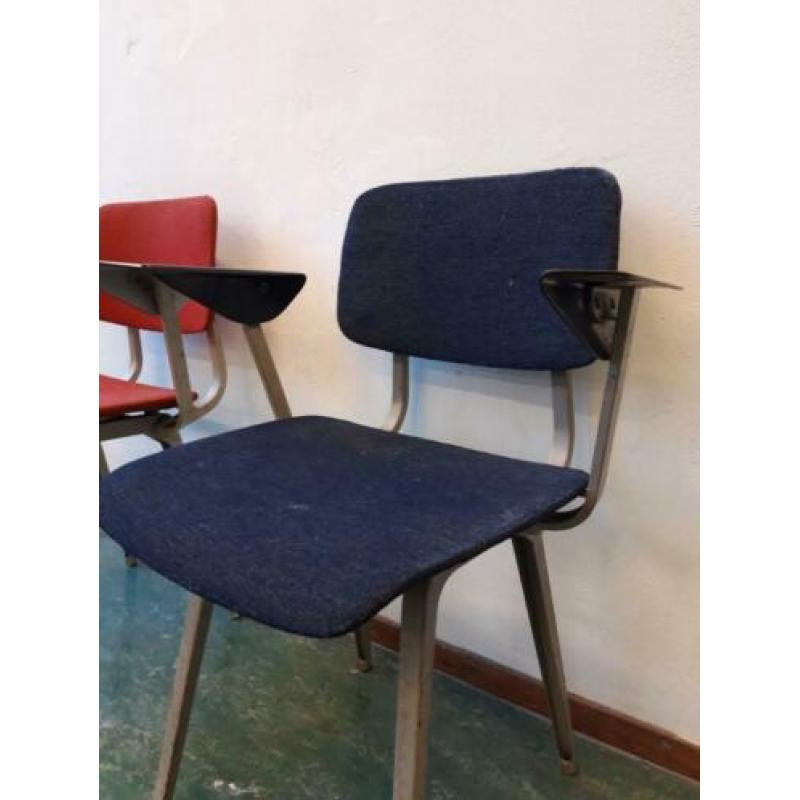 Friso Kramer stoelen voor arend de cirkel. Revolt stoel