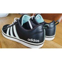 Adidas VS Pace sneakers
