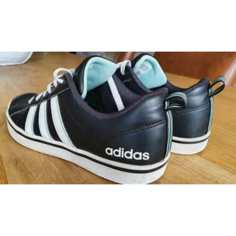 Adidas VS Pace sneakers