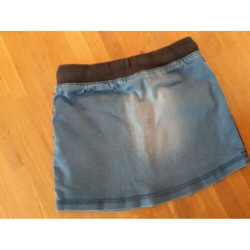 Jeans short en rokjes maat 128