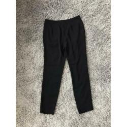 Zwarte pantalon met leuke voorkant, maat 36 c&a nieuw