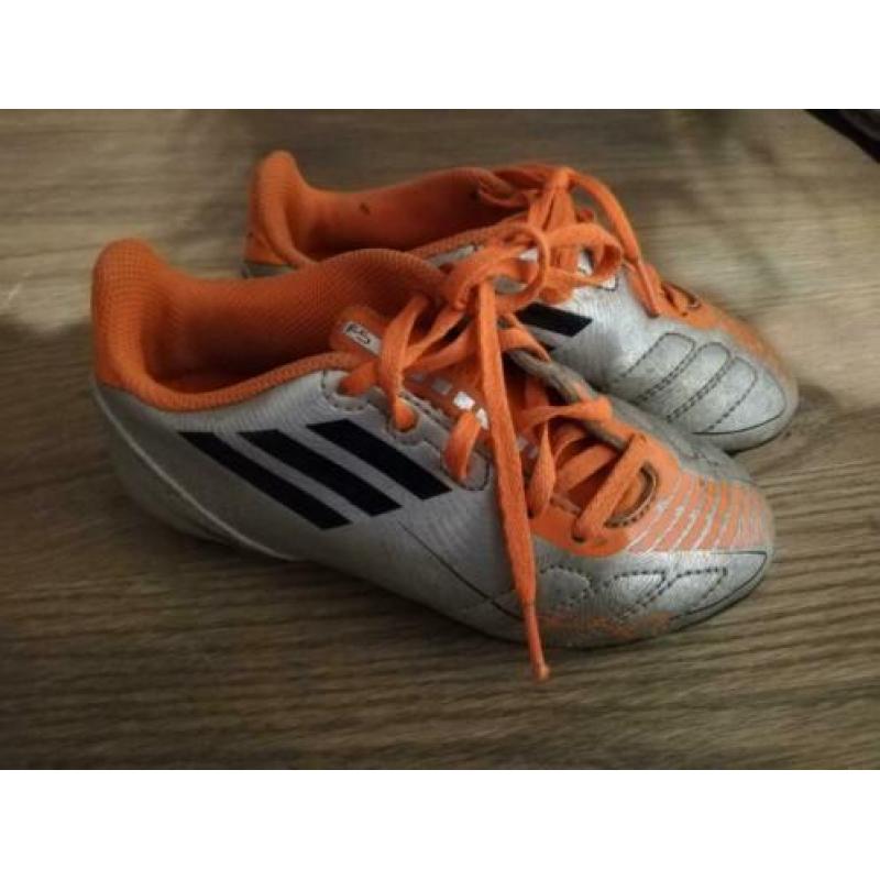 Kinder voetbalschoenen Adidas voetbal maat 28