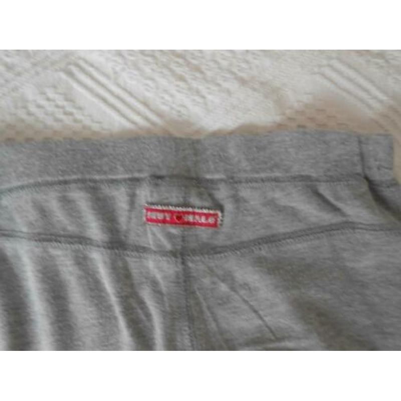 Mooie grijze legging maat 140 van MUY MALO (meer in maat 140