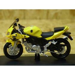 Suzuki SV650S 1:18 geel sv650