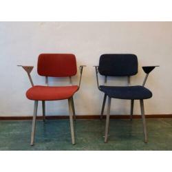 Friso Kramer stoelen voor arend de cirkel. Revolt stoel
