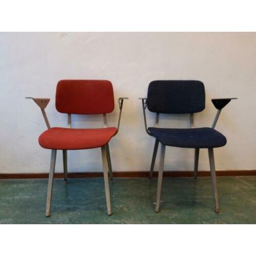 Friso Kramer stoelen voor arend de cirkel. Revolt stoel