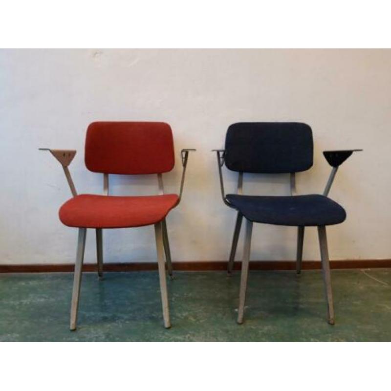 Friso Kramer stoelen voor arend de cirkel. Revolt stoel