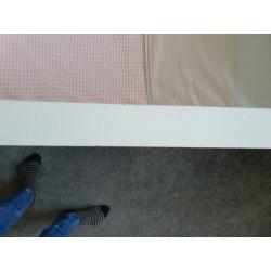 Ledikant en commode