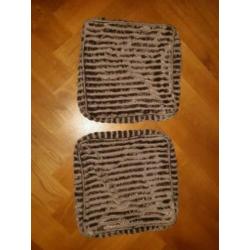 Hocker Ribstof rib kleur taupe met 2 bijpassende kussens