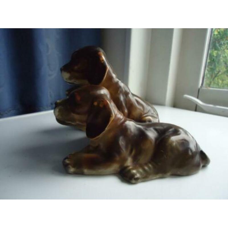 Een vintage Beeld van drie Hondjes.