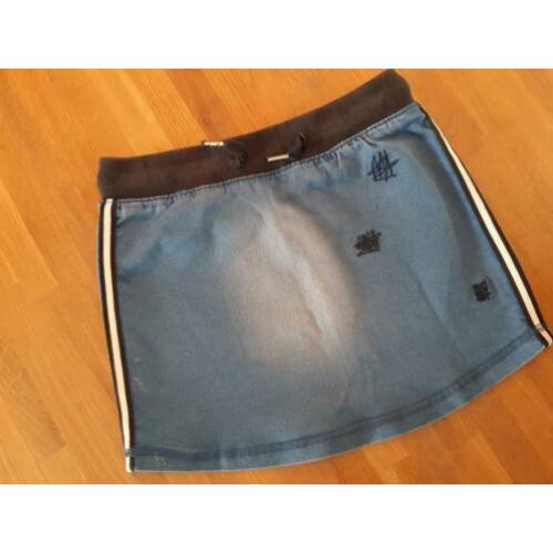 Jeans short en rokjes maat 128