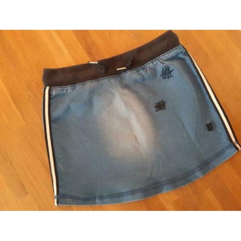 Jeans short en rokjes maat 128